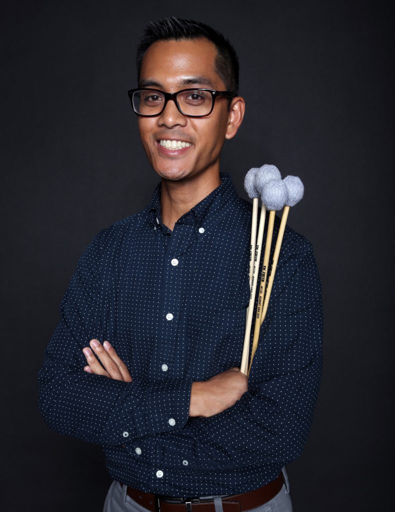 Oliver Molina headshot